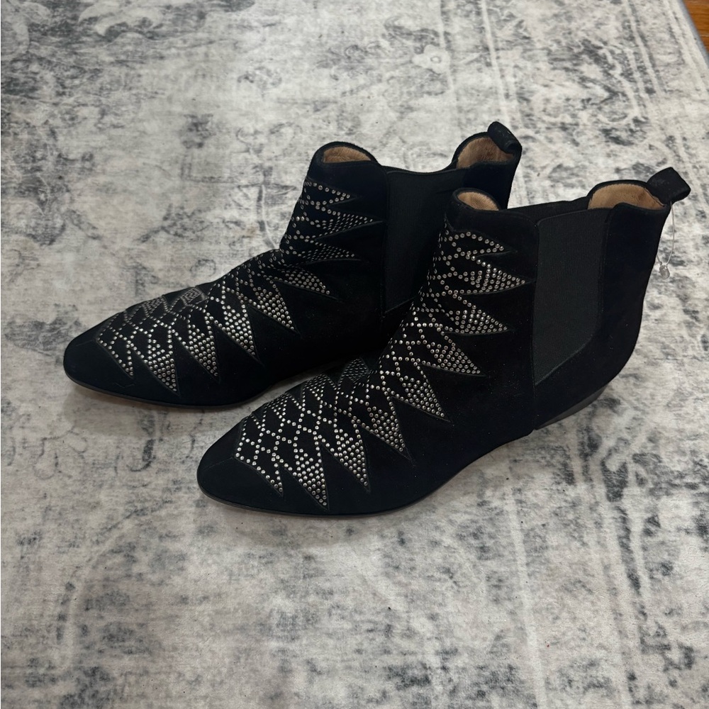 Cute Ankle Boots with Silver